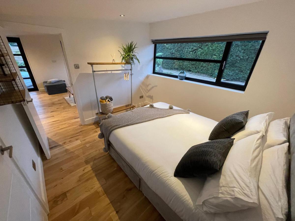 River Guest House With Jacuzzi Fire And Boat Hire Staines-upon-Thames Buitenkant foto