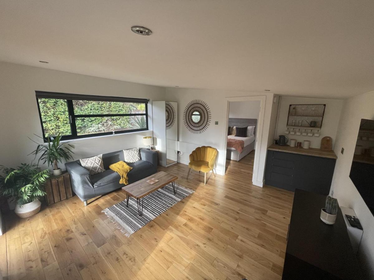 River Guest House With Jacuzzi Fire And Boat Hire Staines-upon-Thames Buitenkant foto