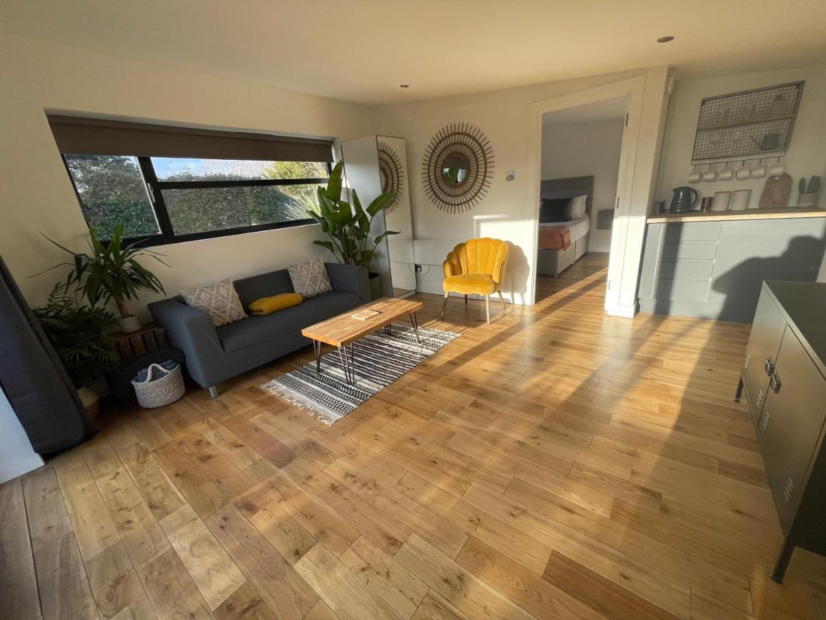 River Guest House With Jacuzzi Fire And Boat Hire Staines-upon-Thames Buitenkant foto